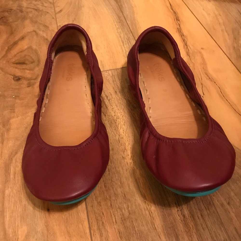 Burgundy Tieks with bag